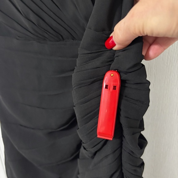 Mac Duggal Asymmetrical Ruffled V-Neck Chiffon Dress Size 6 Black - Picture 9 of 9